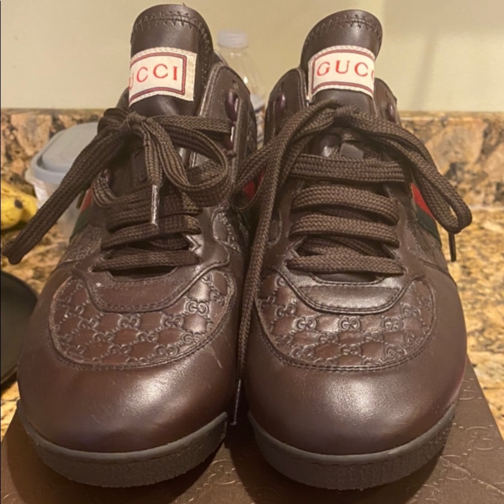 Gucci sneaker only worn twice . Great condition